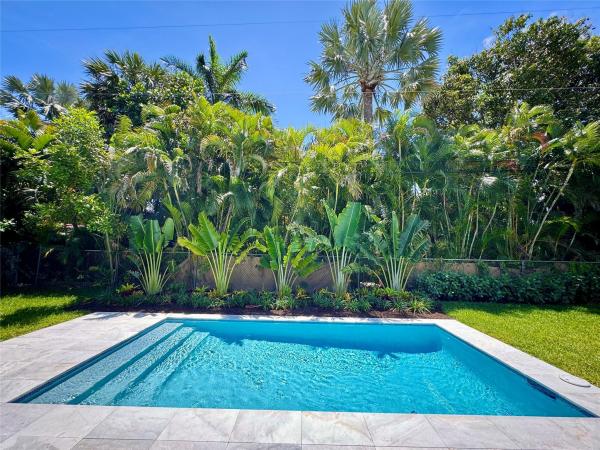 Sunset Manors, 400 NE 26th Dr, Wilton Manors, Florida 33334, image 1