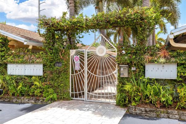 Las Brisas Villas, 1200 NE 17th Ct 8 ##8, Fort Lauderdale, Florida 33305, image 1