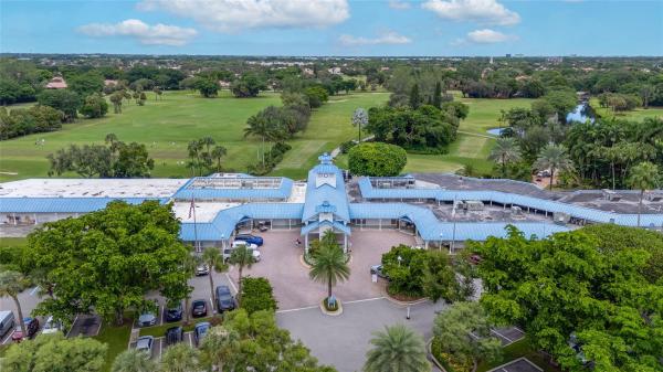 The Townhomes Of Deer Creek, 3249 Deer Creek Lake Shore Dr, Deerfield Beach, Florida 33442, image 3