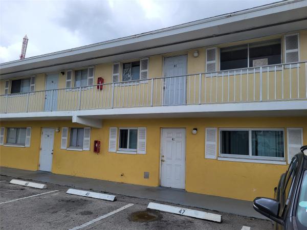 1501 Crescent Cir #E42, Lake Park, Florida 33403, image 1