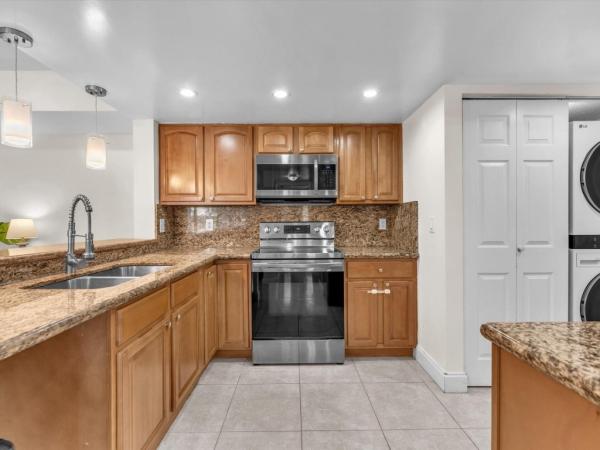 Visconti, 9022 W Atlantic Blvd #213, Coral Springs, Florida 33071, image 2