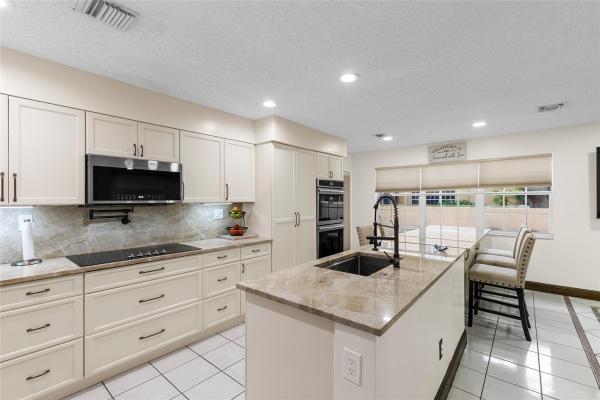 Portofino, 11331 Lakeview Dr #7n, Coral Springs, Florida 33071, image 1