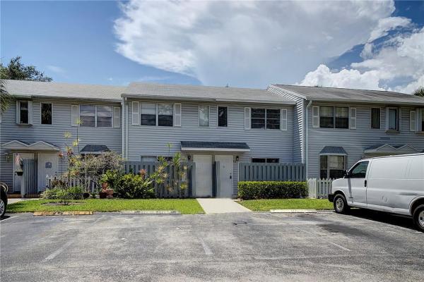 Lakebridge Townhomes, 117 SW 3rd St, Pompano Beach, Florida 33060, image 1