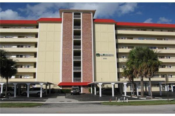 Montecristi Country Club, 1101 Crystal Lake Dr 103 ##103, Deerfield Beach, Florida 33064, image 1