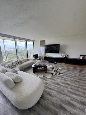 Coronado Towers, 20335 W Country Club Dr #910, Aventura, Florida 33180, image 1
