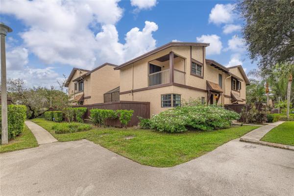 Bayberry Lakes, 2051 Bayberry Dr, Pembroke Pines, Florida 33024, image 1