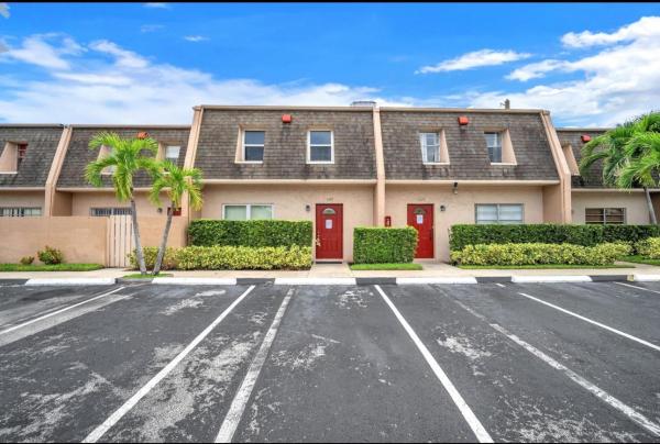 Blue Lake Townhouses, 1321 Partridge Close #60, Pompano Beach, Florida 33064, image 1