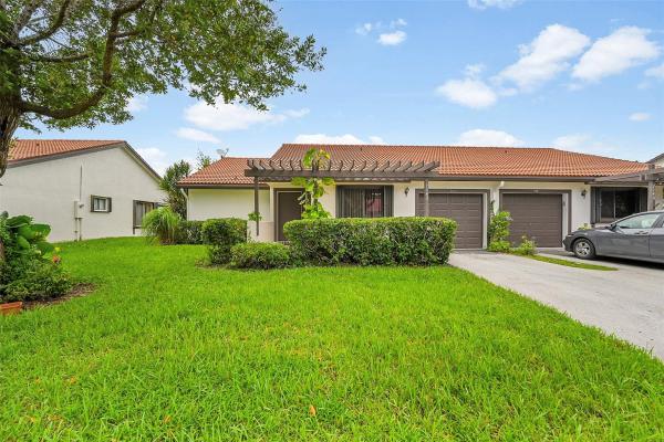 Lake Colony, 7142 Brookwood Blvd, Tamarac, Florida 33321, image 1