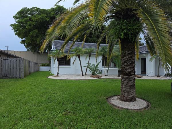 Falcon's Lea, 6701 W Wedgewood Ave, Davie, Florida 33331, image 1
