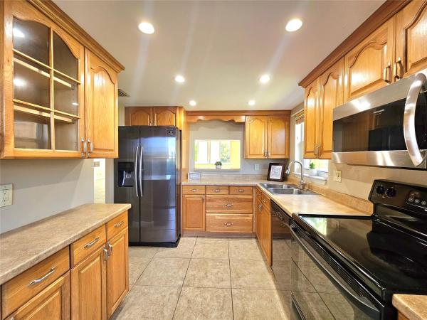 Royal Park Gardens 2, 6700 Royal Palm Blvd #112, Margate, Florida 33063, image 1