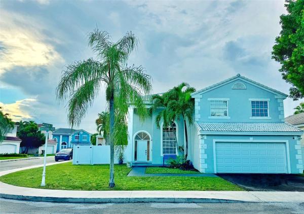 Wedgewood Cove, 621 Lakeshore Ter, Davie, Florida 33325, image 1
