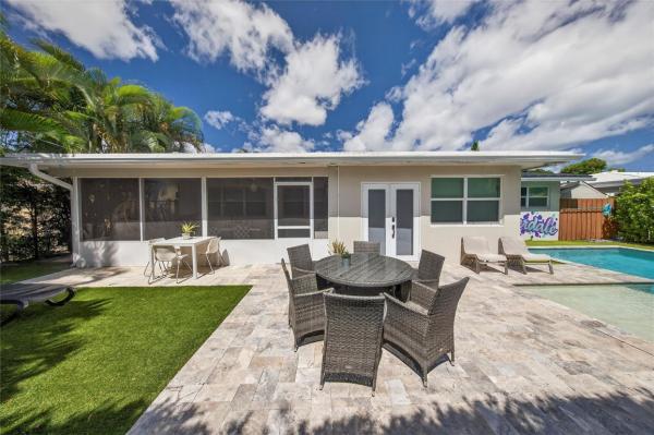 Coral Gardens, 1920 NE 26th Dr, Wilton Manors, Florida 33306, image 1