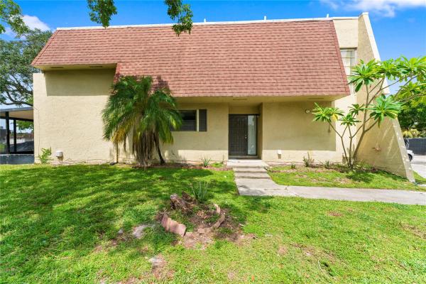 8925 Palm Tree Ln #8925, Pembroke Pines, Florida 33024, image 1