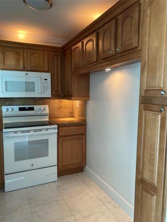 International Park, 11790 SW 18th St #106, Tamiami, Florida 33175, image 2