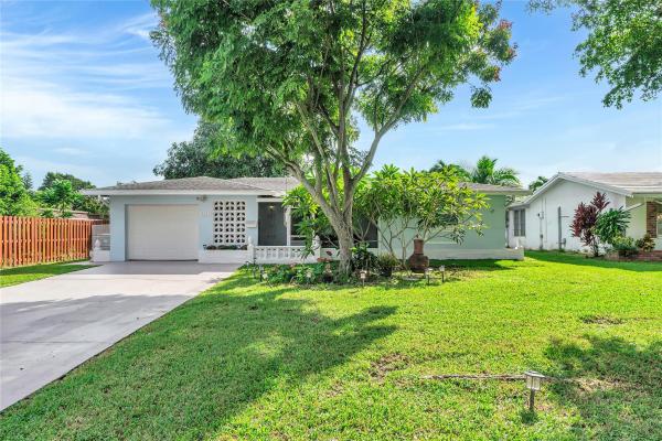 Mainlands Of Tamarac Lakes, 6202 NW 70th Ave, Tamarac, Florida 33321, image 1