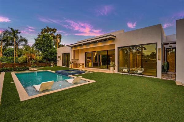Sunset Manors, 215 NE 28th Ct, Wilton Manors, Florida 33334, image 1