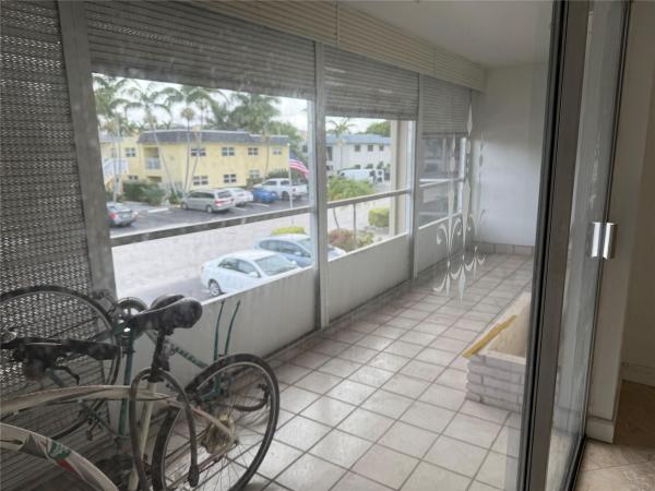 Venetian Park Gardens, 2131 NE 42nd Ct #202E, Lighthouse Point, Florida 33064, image 1