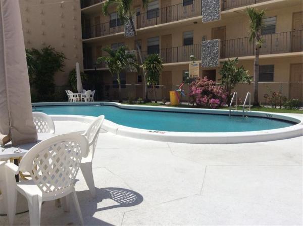 Warrenton House, 2145 Pierce St #101, Hollywood, Florida 33020, image 1