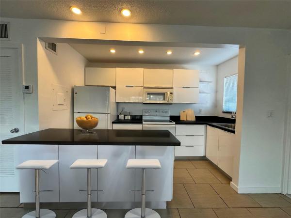 2830 NE 30th Pl #15, Fort Lauderdale, Florida 33306, image 1