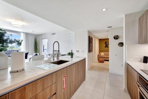 Tiffany House, 401 N Birch Rd #413, Fort Lauderdale, Florida 33304, image 2