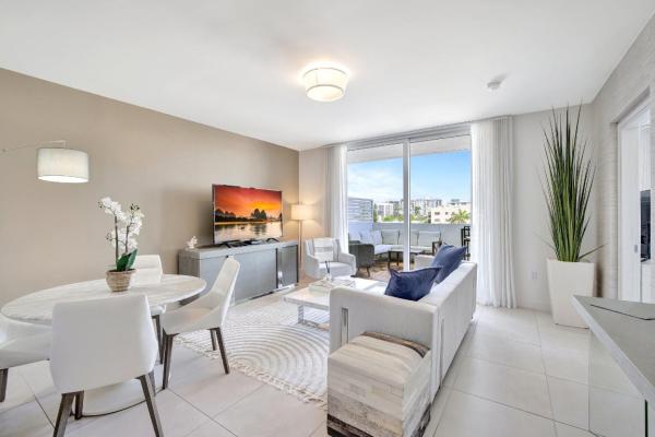 Tiffany House, 401 N Birch Rd #413, Fort Lauderdale, Florida 33304, image 1