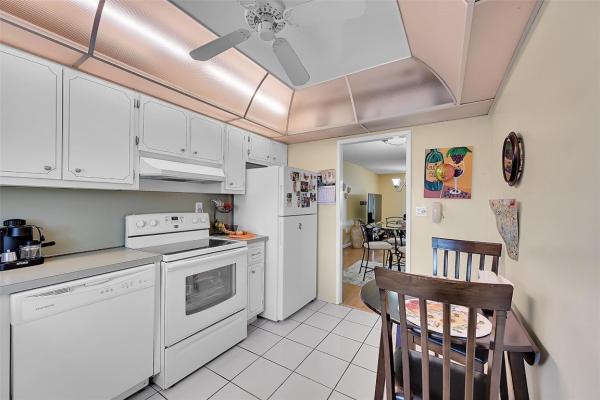 Briarwood Club, 3475 Broken Woods Dr #401, Coral Springs, Florida 33065, image 2