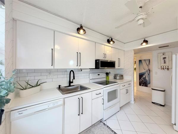 Environ 2, 3771 Environ Blvd #355, Lauderhill, Florida 33319, image 1