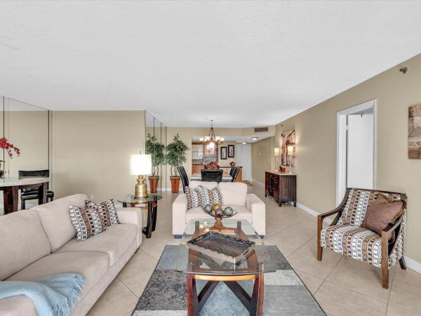 Rolling Hills Golf And Tennis Club, 3300 W Rolling Hills Cir #705, Davie, Florida 33328, image 2