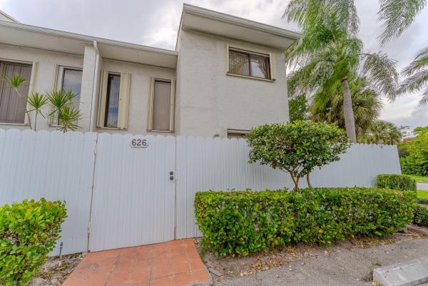 626 NE 195th St, Unincorporated Dade County, Florida 33179, image 1