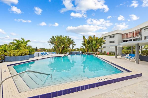 877 NE 195 St #422, Ives Estates, Florida 33179, image 1