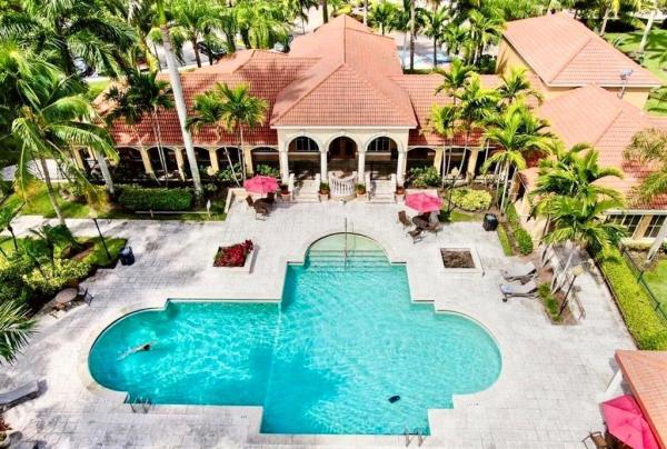 Emerald Isle At Laguna Lakes, 4101 San Marino Blvd 108, West Palm Beach, Florida 33409, image 1