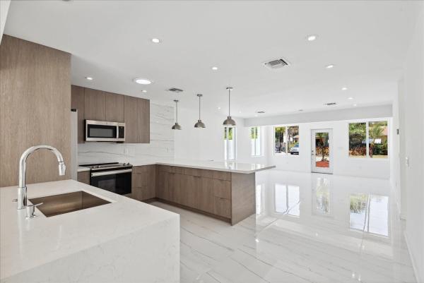 Valencia At Wilton Manors, 2201 NE 9th Ave #1-3, Wilton Manors, Florida 33305, image 1