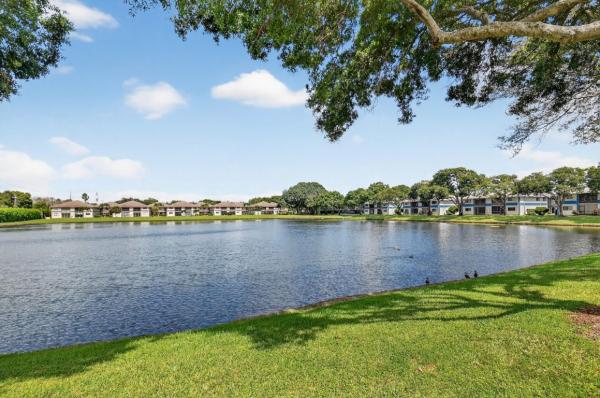 Pembridge At Lakes Of Delray, 15401 Pembridge Ave #13, Delray Beach, Florida 33484, image 2