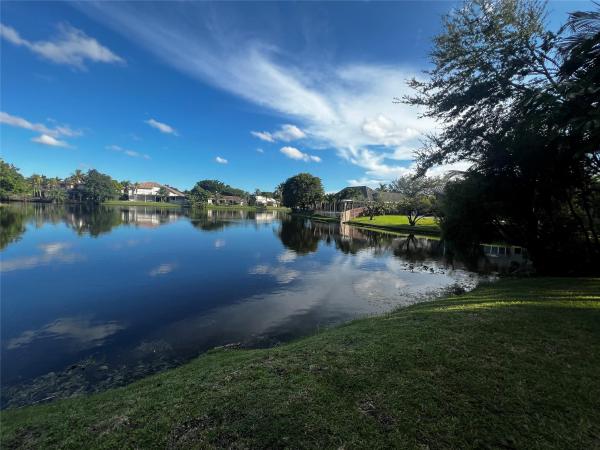 Cocoranda Townhomes, 718 SW 88th Ter, Plantation, Florida 33324, image 1