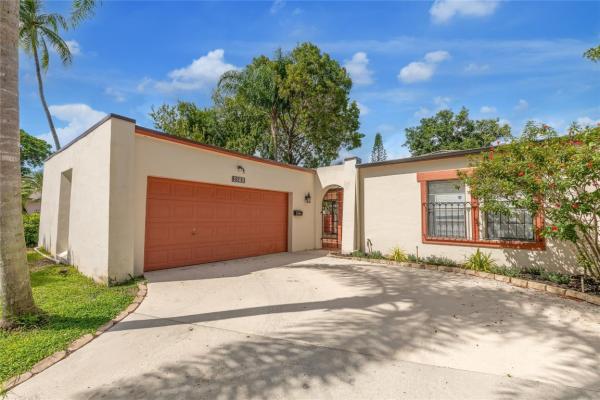 The Hills Of Inverrary, 5509 Dogwood Way #187, Lauderhill, Florida 33319, image 2
