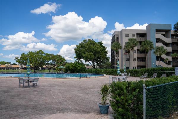 Colony Point, 1101 Colony Point Cir #220, Pembroke Pines, Florida 33026, image 1