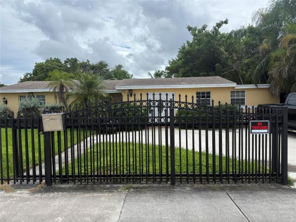 1270 NE 111th St, Unincorporated Dade County, Florida 33161, image 1