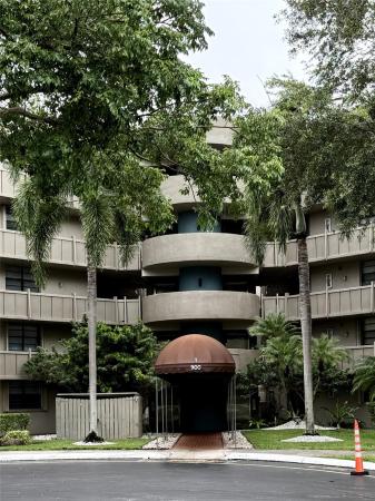 Colony Point, 900 Colony Point Cir #121, Pembroke Pines, Florida 33026, image 1