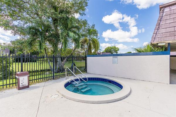 Courtyards, 7546 Courtyard Run E, Boca Raton, Florida 33433, image 2