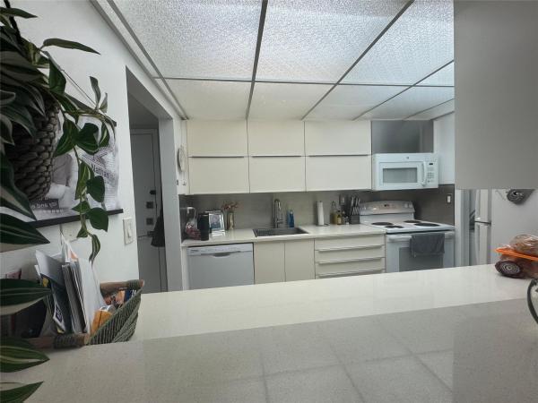 Racquet Club At Bonaventure, 240 Lakeview Dr #203, Weston, Florida 33326, image 1