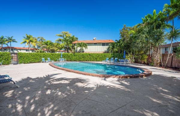 Manor Grove Village, 72 NE 20th Ct #4C, Wilton Manors, Florida 33305, image 1