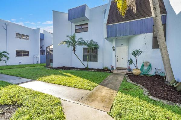 University Village East, 2774 S University Dr #10A, Davie, Florida 33328, image 1