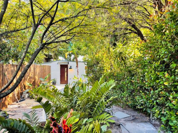 Central Oakland Park, 1028 NE 36th St #Cottage, Oakland Park, Florida 33334, image 1