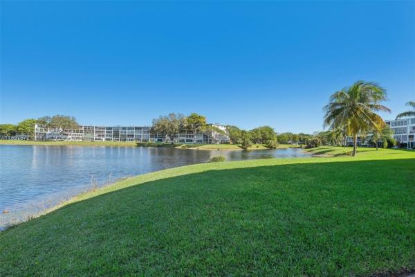 Oakridge, 3014 Oakridge A, Deerfield Beach, Florida 33442, image 2