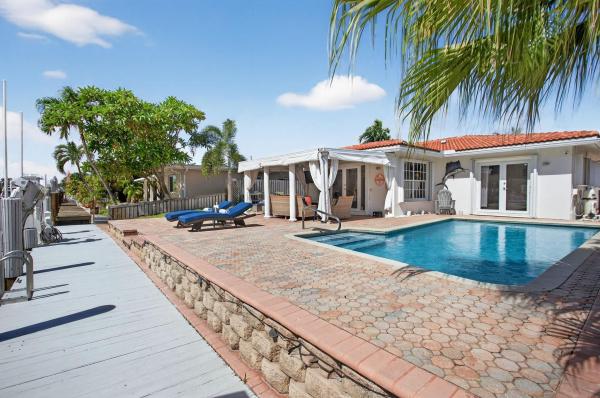 Pompano Isles, 2534 SE 14th St, Pompano Beach, Florida 33062, image 1