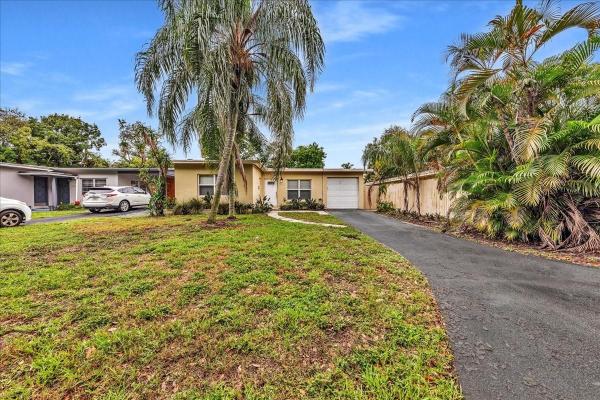 Croissant Park, 1835 Park Ln, Fort Lauderdale, Florida 33315, image 1