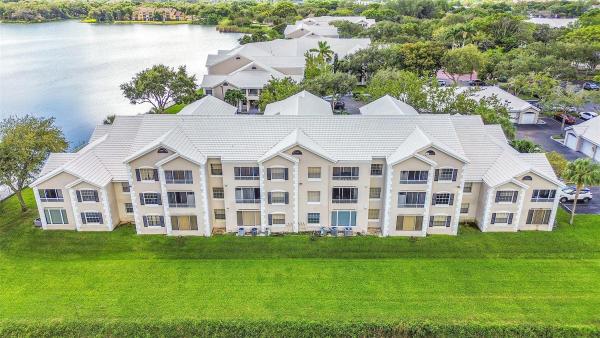 LakeView Club, 2841 N Oakland Forest Dr #106, Oakland Park, Florida 33309, image 1