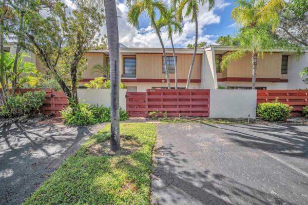 Lakes Of Emerald Hills, 3896 Meadow Ln, Hollywood, Florida 33021, image 1