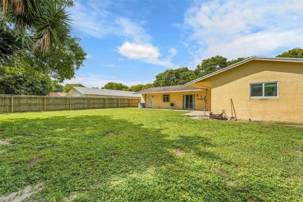 Palm Beach Lakes North, 4014 Waverly Dr, West Palm Beach, Florida 33407, image 2