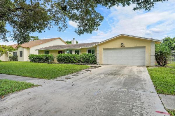 Palm Beach Lakes North, 4014 Waverly Dr, West Palm Beach, Florida 33407, image 1